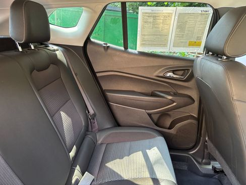 Used 2025 Chevrolet Trax LT w/ LT Convenience Package FWD image 31