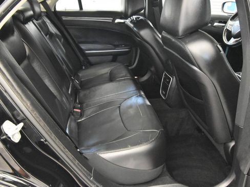 Used 2018 Chrysler 300 Touring L AWD/4WD image 18