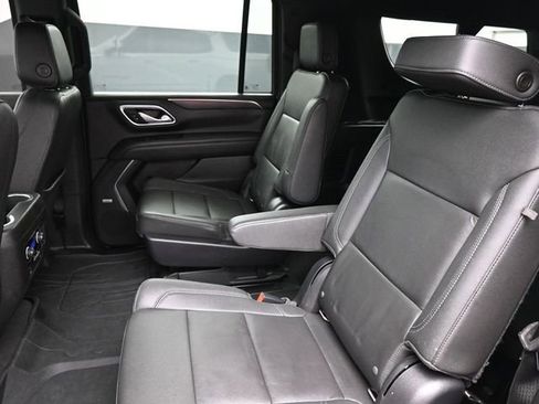 Used 2022 Chevrolet Suburban Z71 image 17