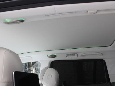 Used 2025 Mercedes-Benz Maybach GLS 600 4MATIC image 23