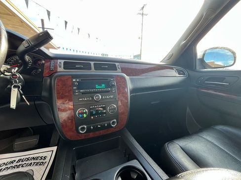 Used 2014 Chevrolet Suburban LT image 18