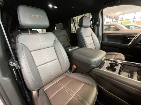 Used 2025 Chevrolet Tahoe High Country image 20