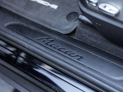 Used 2026 Porsche Macan AWD/4WD image 15