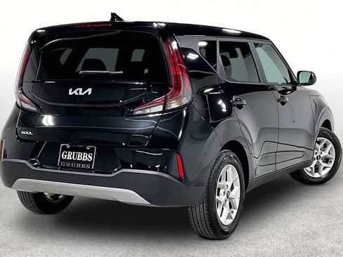 Used 2025 Kia Soul LX w/ LX Technology Package FWD image 2