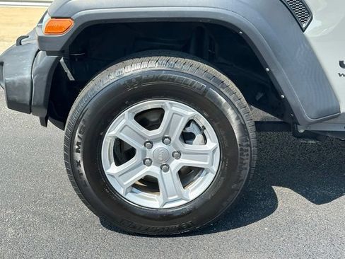 Used 2021 Jeep Wrangler Sport AWD/4WD image 9