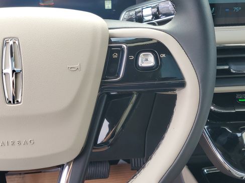 New 2026 Lincoln Corsair Premiere image 18