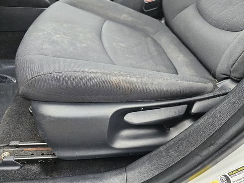 Used 2021 Toyota Corolla LE image 13