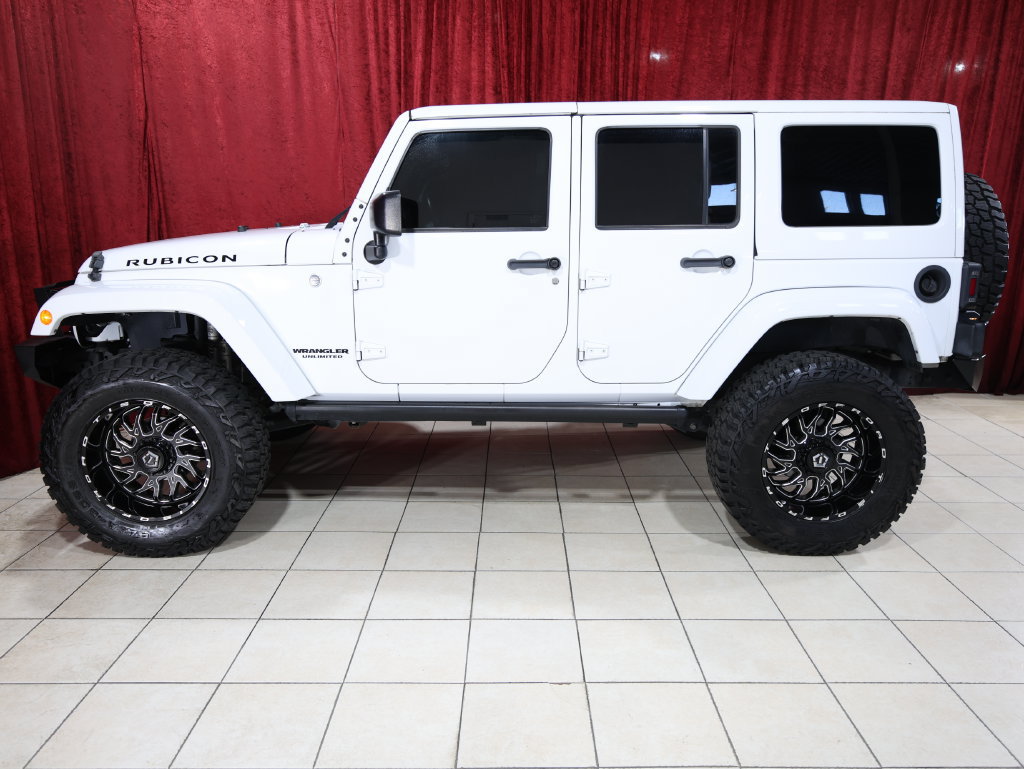 Used 2017 Jeep Wrangler Unlimited Rubicon w/ Connectivity Group AWD/4WD image 3