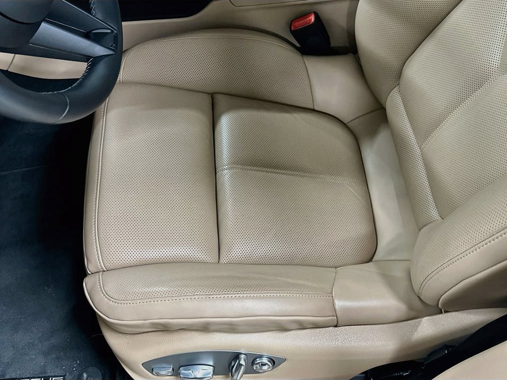 Certified 2025 Porsche Macan AWD/4WD image 21
