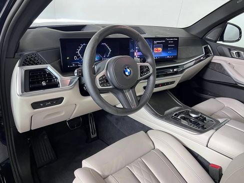 Used 2025 BMW X5 xDrive40i w/ M Sport Package AWD/4WD image 4