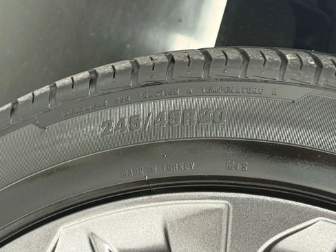 Used 2018 Lexus LS 500 w/ Accessory Package (Z2) image 53