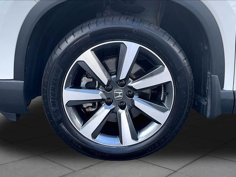Used 2025 Honda Pilot Touring image 11
