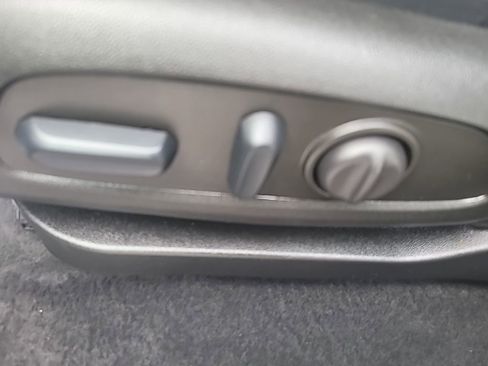 Certified 2023 Chevrolet Bolt EUV LT w/ Convenience Package image 17