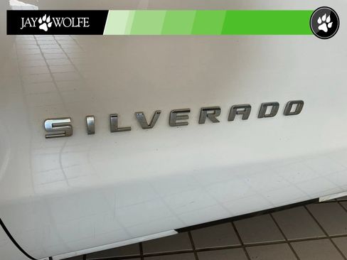 Used 2018 Chevrolet Silverado 1500 Custom w/ Custom Convenience Package AWD/4WD image 21