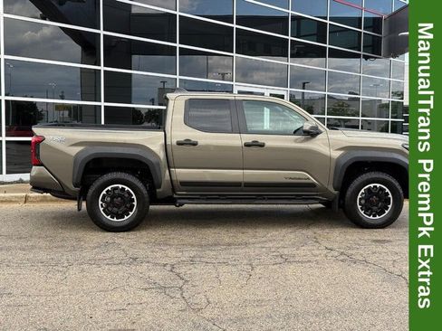 Used 2024 Toyota Tacoma TRD Off-Road w/ TRD Off Road Premium Package AWD/4WD image 2