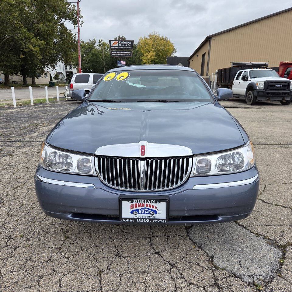 Used 2000 Lincoln Town Car Signature RWD image 2