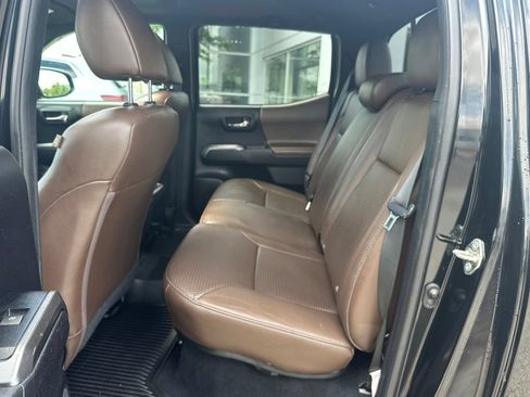 Used 2020 Toyota Tacoma Limited AWD/4WD image 29