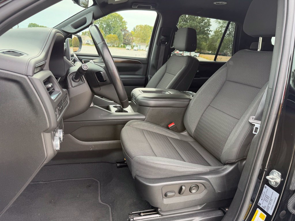 Used 2022 GMC Yukon SLE w/ Gmc Pro Safety Plus Package AWD/4WD image 3