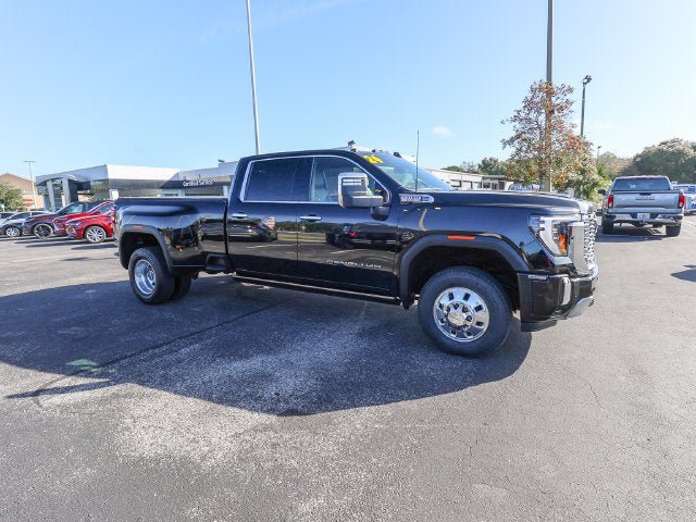 Used 2024 GMC Sierra 3500 Denali w/ Denali Reserve Package AWD/4WD image 12