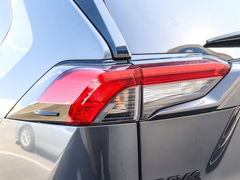 Used 2023 Toyota RAV4 XLE Premium image 15