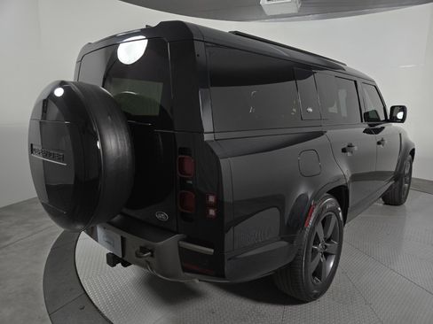 Used 2023 Land Rover Defender 130 X-Dynamic SE image 5