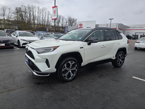 Used 2021 Toyota RAV4 XSE w/ Premium Package image 3