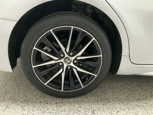 Used 2022 Toyota Camry SE FWD image 11