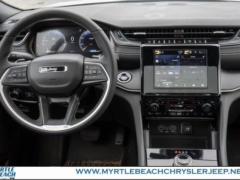 Certified 2024 Jeep Grand Cherokee L Altitude image 15