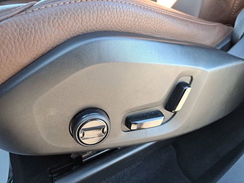 Used 2022 Volvo XC60 B5 Momentum w/ Advanced Package image 18