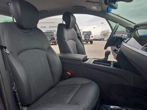 Used 2017 Genesis G80 3.8 image 10