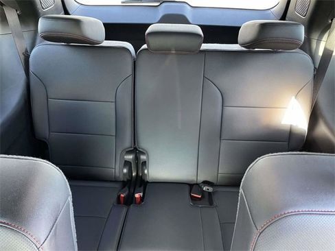 Used 2025 Chevrolet Traverse Z71 image 18