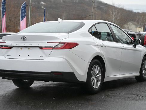 Used 2025 Toyota Camry LE image 5