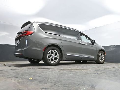 Used 2023 Chrysler Pacifica Limited image 43