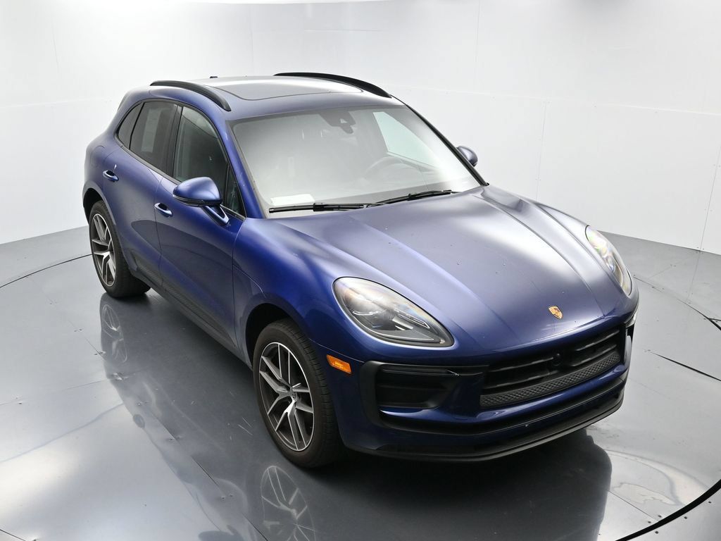 Certified 2024 Porsche Macan AWD/4WD image 41