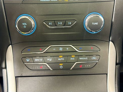 Used 2019 Ford Edge SEL w/ Equipment Group 201A FWD image 15