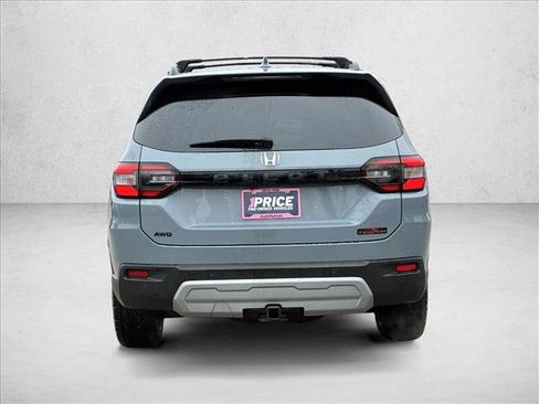 Used 2024 Honda Pilot TrailSport image 6