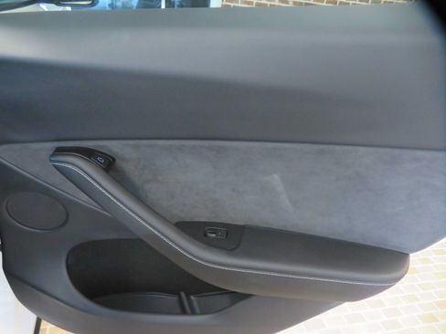 Used 2024 Tesla Model Y Long Range AWD/4WD image 22