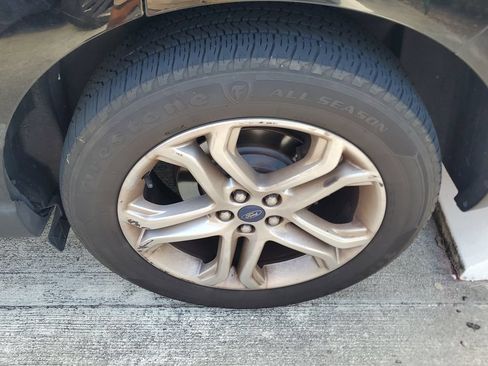 Used 2018 Ford Edge Titanium w/ Equipment Group 301A FWD image 6