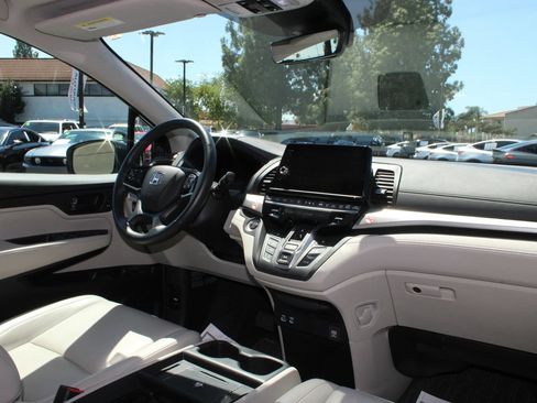 Used 2025 Honda Odyssey EX-L image 25