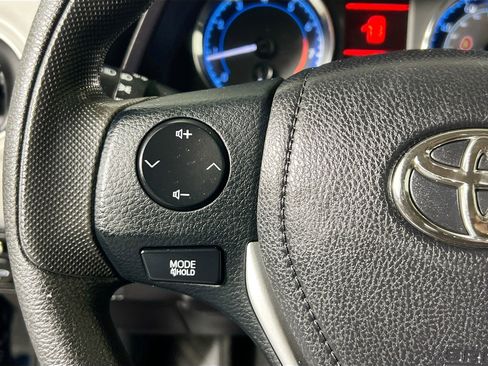 Used 2017 Toyota Corolla LE FWD image 18