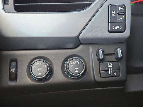 Used 2018 Chevrolet Tahoe LT w/ LT Signature Package image 25