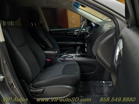 Used 2020 Nissan Pathfinder SV AWD/4WD image 17