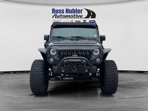 Used 2017 Jeep Wrangler Unlimited Rubicon w/ Connectivity Group AWD/4WD image 10