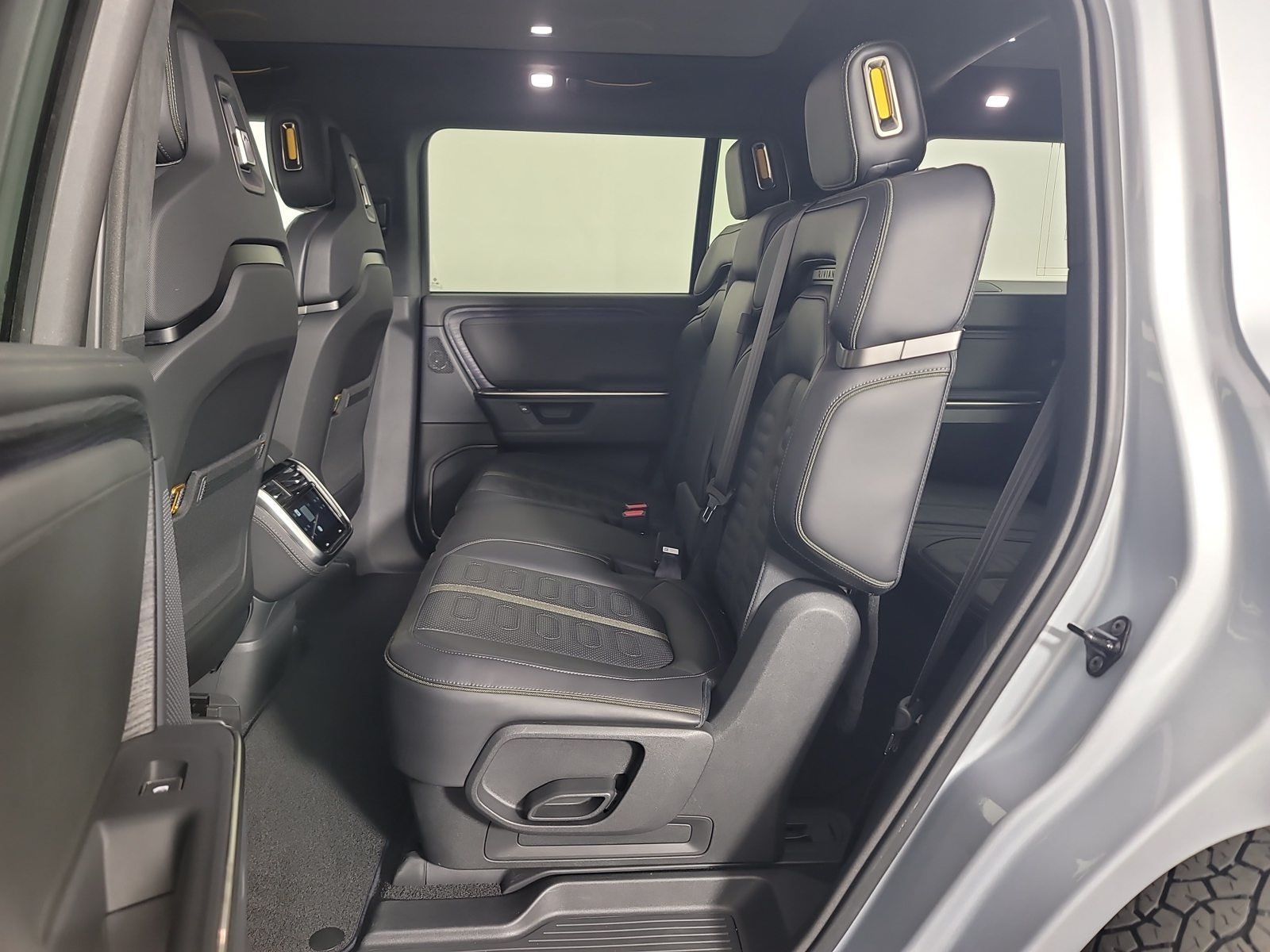 Used 2025 Rivian R1S Adventure Dual AWD/4WD image 21
