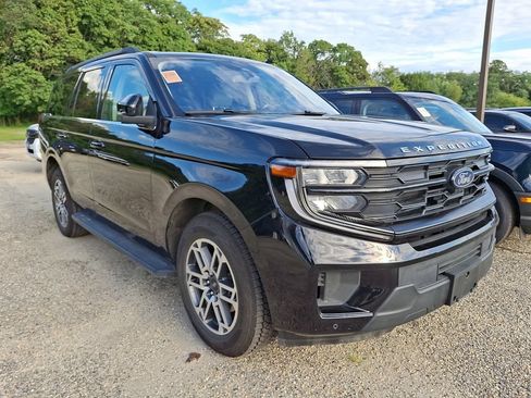 Used 2025 Ford Expedition Active AWD/4WD image 3