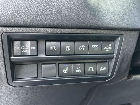 Used 2024 Toyota Tundra Limited AWD/4WD image 23