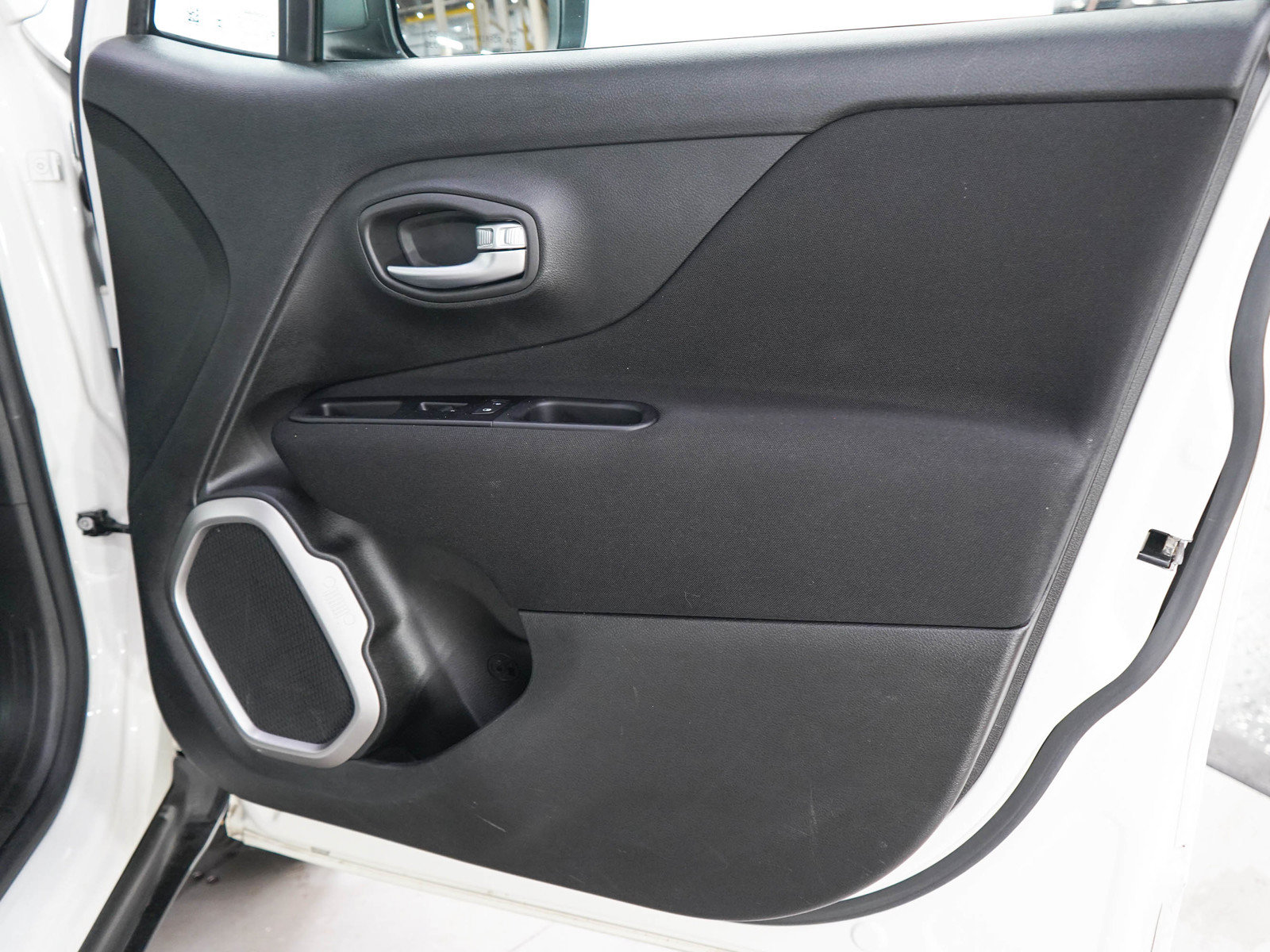 Used 2021 Jeep Renegade Latitude AWD/4WD image 9