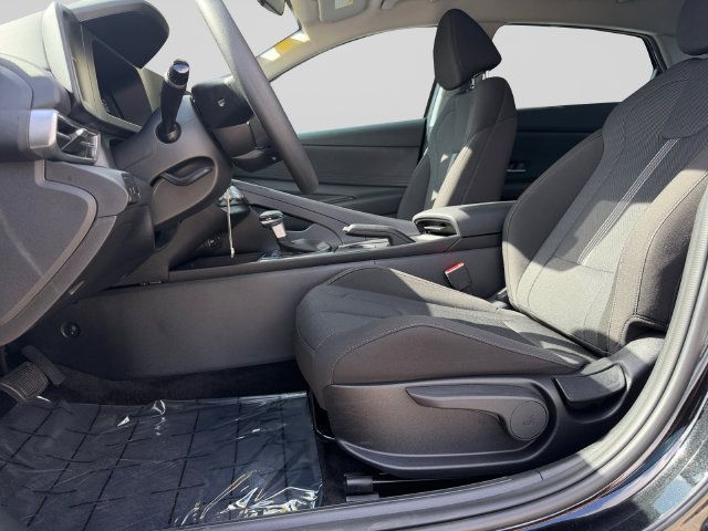 Used 2025 Hyundai Elantra SE FWD image 10