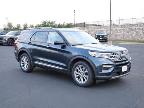 Used 2023 Ford Explorer Limited AWD/4WD image 3