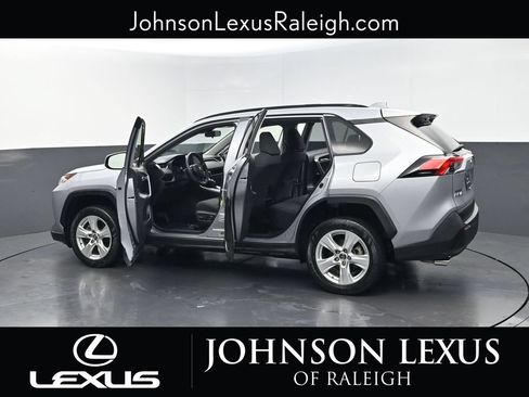 Used 2019 Toyota RAV4 XLE w/ Convenience Package FWD image 37